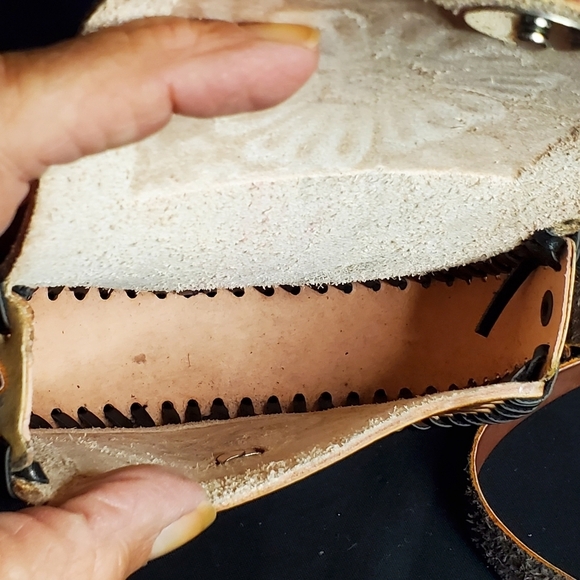 Hand Tooled Leather Crossbody NWOT'S - Picture 6 of 7